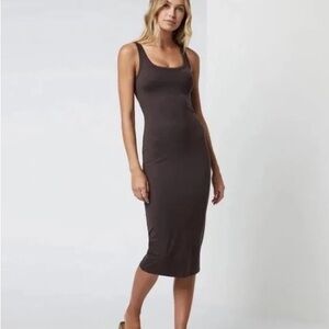 Vuori Halo Essential Midi Dress